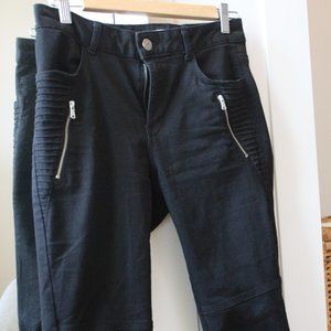 Zippers black skinny pants